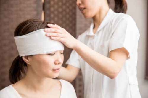 過失相殺事案における人身傷害補償保険支払額の充当方法につき差額説を明示した事例